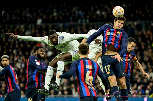 欧冠半场：杜兰、多尔贝格破门，卡拉巴克1-1阿贾克斯